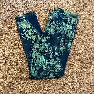 Under armour compression crop leggings size medium